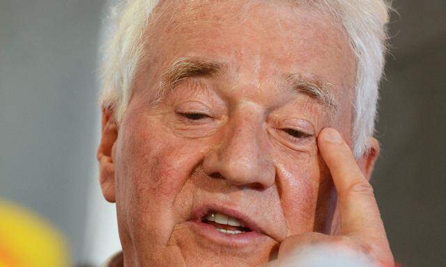 Stronach will ueber Problemlehrer