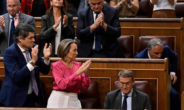 Ein Applaus als Trost: Der Moment nach der Abstimmungsniederlage von Feijóo.