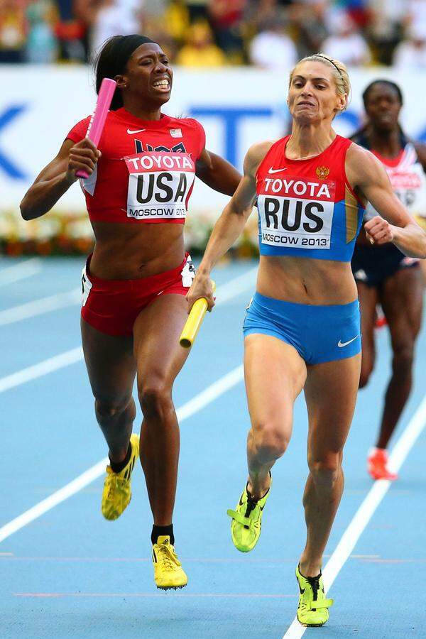 Etwas überraschend endet das Staffelfinale über 4 x 400 Meter mit einem Erfolg der Russinnen. Vor fast ausverkauften Haus setzt sich das russische Quartett um 21 Hundertstel mit 3:20,19 Minuten gegen Seriensieger USA durch. Bronze erreicht die britische Staffel.