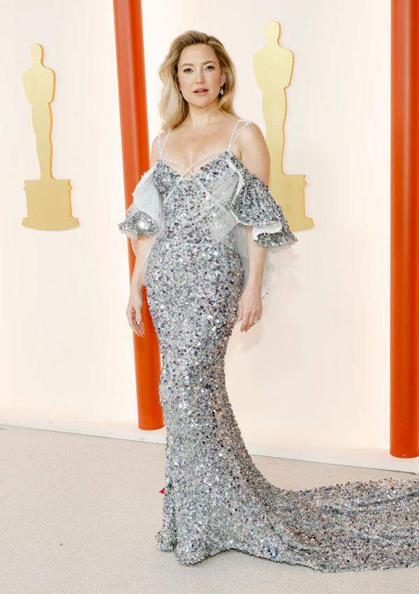 Noch mehr Steinchen und Pailletten brachte Kate Hudson mit sich. Ihr schulterfreies Kleid ist von Louis Vuitton. 