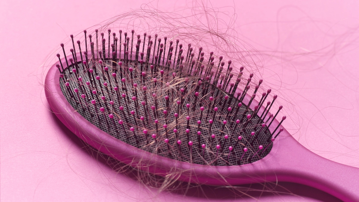 Was-bei-Haarausfall-wirklich-hilft-premium-