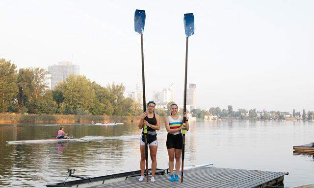 Zwei erfahrene Wettkampfruderinnen: Henriette Ringleb und Katrin Stögmüller (von l.) mit dem „Zwei ohne“, der Königsklasse unter den Ruderbooten.