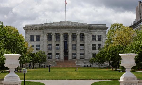 Das Gebäude der Harvard Medical School in Boston, an dem der Chef des Leichenhauses Leichen entwendet haben soll.