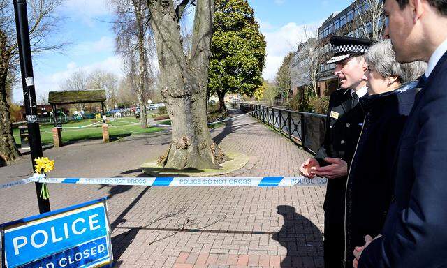 Premnierministerin May besuchte am Donnerstag Salisbury, wo der Ex-Agent und dessen Tochter gefunden wurden