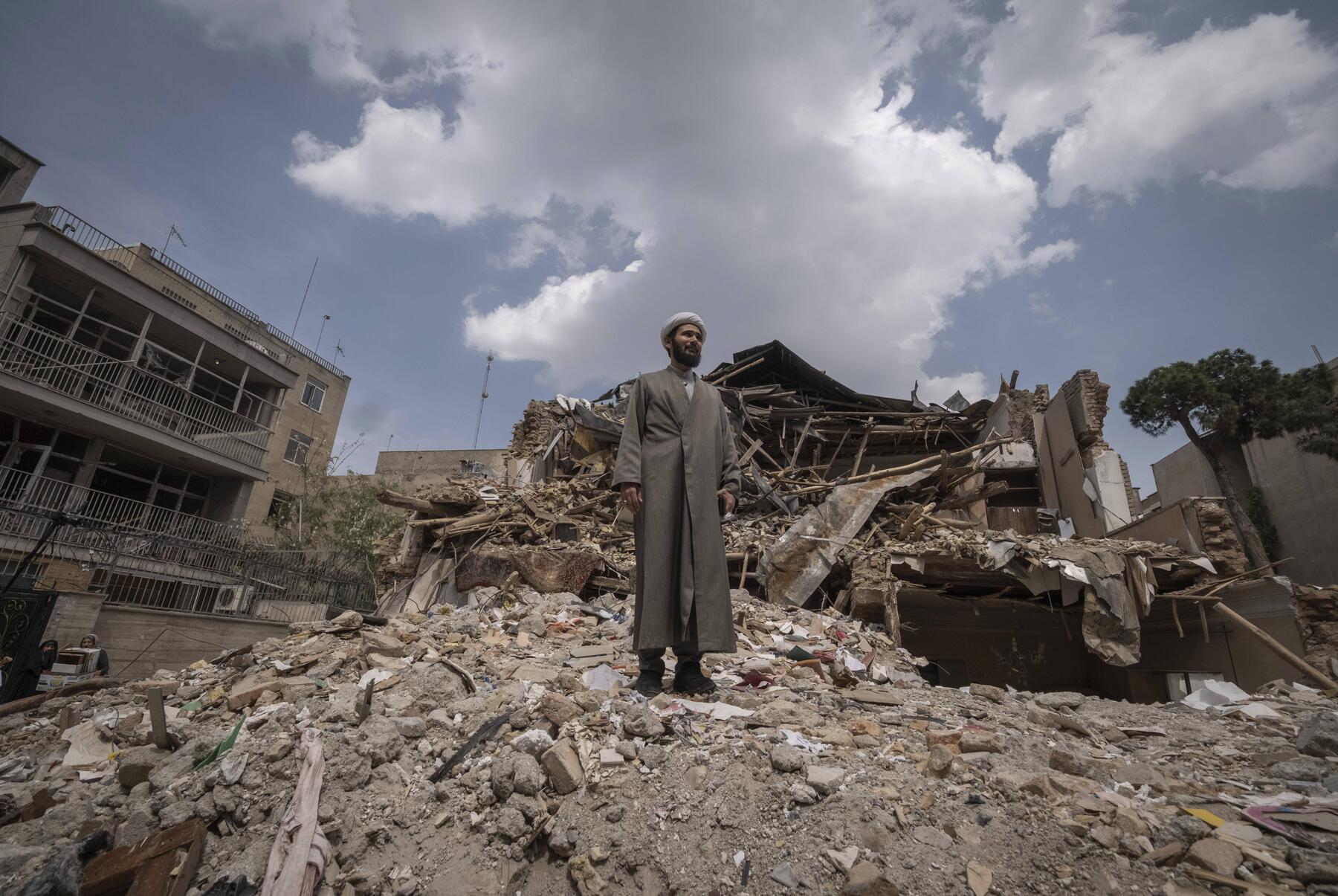 Iranische Medien berichten über Luftabwehrfeuer und Explosionen in Teheran