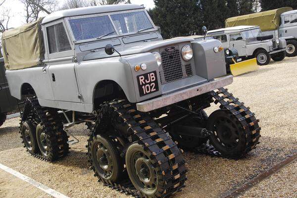 1958 kam die "Serie II" von Land Rover auf den Markt. Hier ein Modell mit Kettenantrieb.