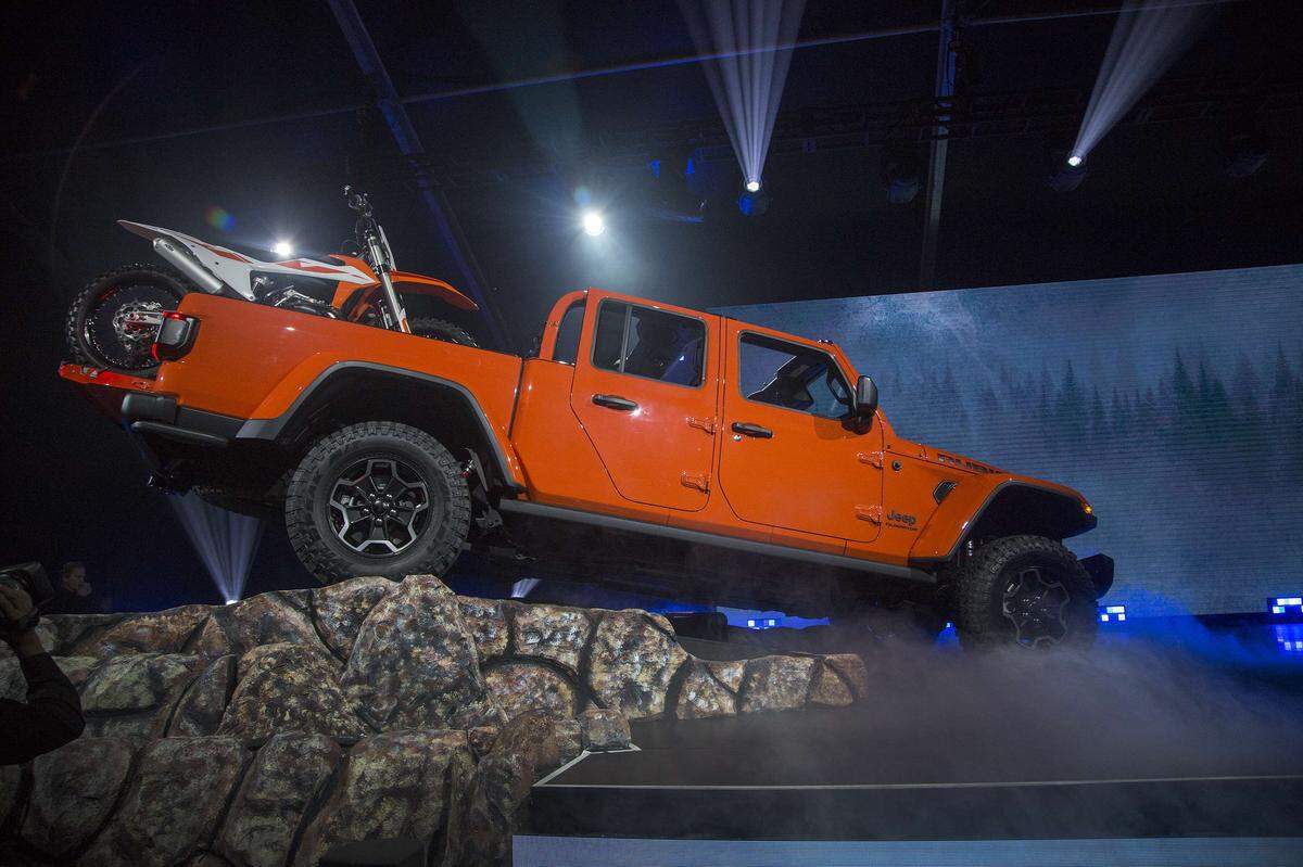 Jeep stellt erstmals einen Pickup, also einen Geländewagen mit Ladefläche vor.