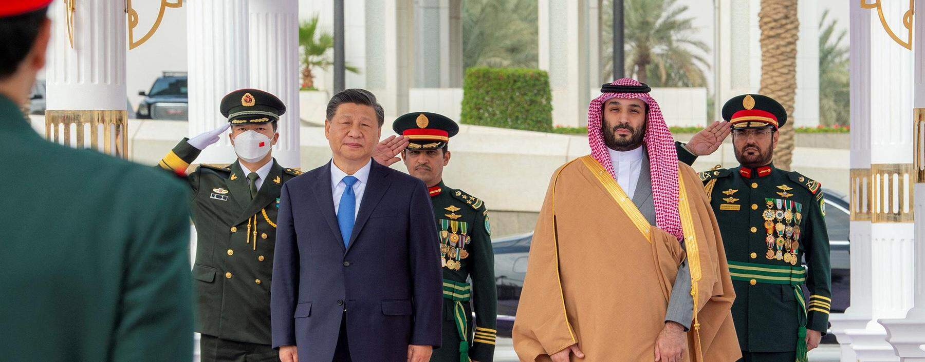 Die mächtigsten Staatenführer aus aller Welt suchen die Nähe zum selbstbewussten Kronprinz Mohammed bin Salman (kurz „MbS“), der den Einfluss Saudi-Arabiens auf der Weltbühne noch weiter ausbauen will.