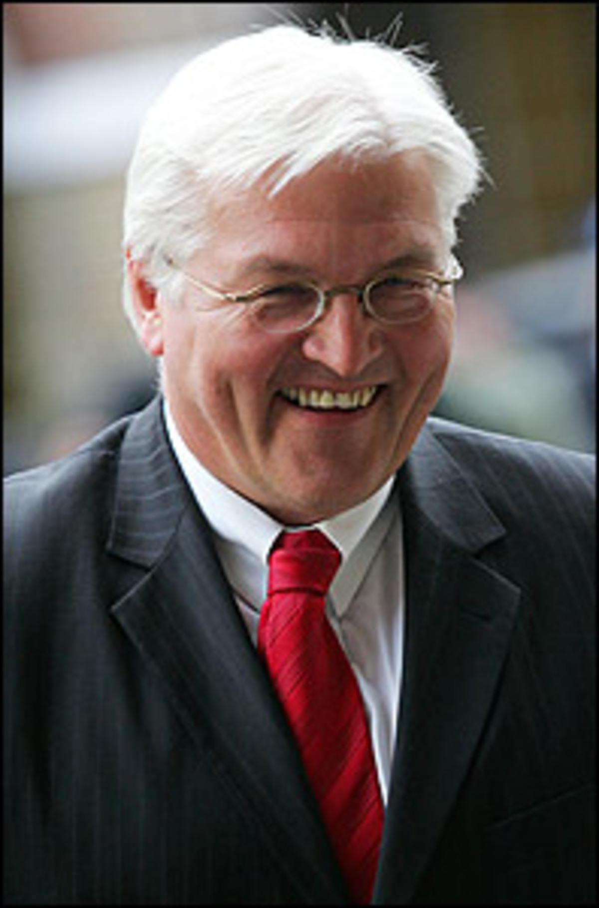 "Der Nukleartest gefährdet Frieden und Sicherheit in der Region und darüber hinaus."Der deutsche Außenminister Frank Walter Steinmeier forderte die nordkoreanische Regierung auf, unverzüglich Nuklearwaffen- und Raketenprogramme einzustellen.