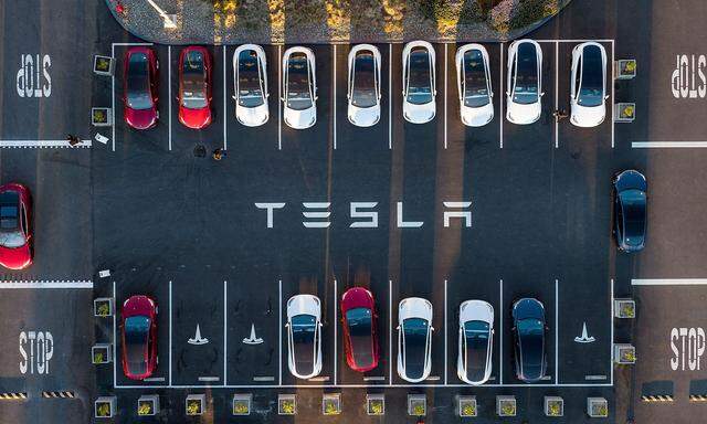 Tesla muss erneut wegen eines technischen Defekts Autos in den USA zurückrufen.