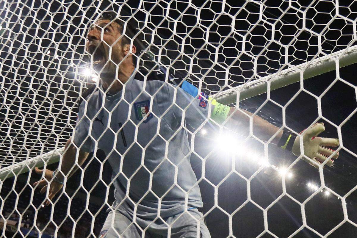 Der epochale Jubel des Gigi Buffon. Italien schlägt Belgien 2:0.