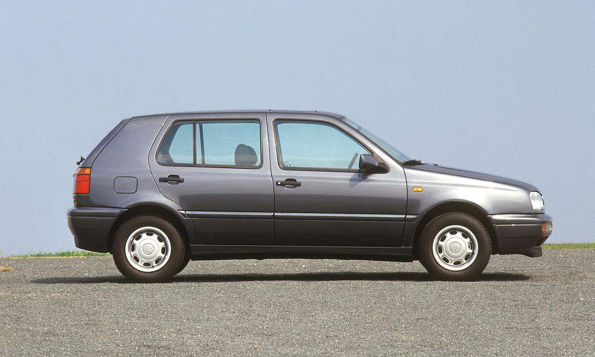 Etwas anders sieht die Situation mit dem Golf III aus, der zwischen 1991 und 1997 von den Bändern lief. Zwar hielten mit ihm erstmals Airbags in einen Golf Einzug, und mit dem VR6 war auch zum ersten Mal ein Sechszylindermotor in der sogenannten unteren Mittelklasse verfügbar. Der Dreier Golf bescherte seinen Besitzern aber auch viele Werktsattaufenthalte. Er war für seine Anfälligkeit verschrien.