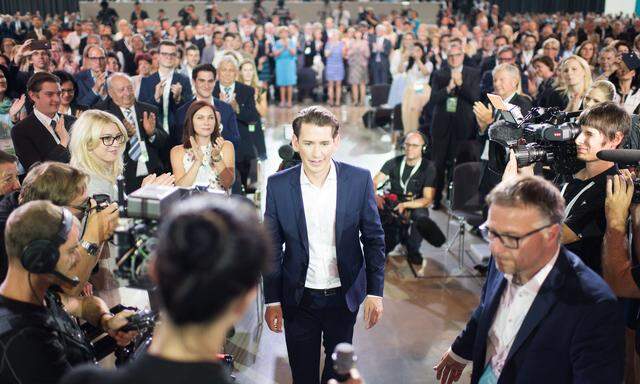 In Linz begann's: 98,7 Prozent erreichte Sebastian Kurz bei seiner ersten Wahl zum ÖVP-Chef auf dem Bundesparteitag der Volkspartei am 1. Juli 2017 in der oberösterreichischen Hauptstadt.  