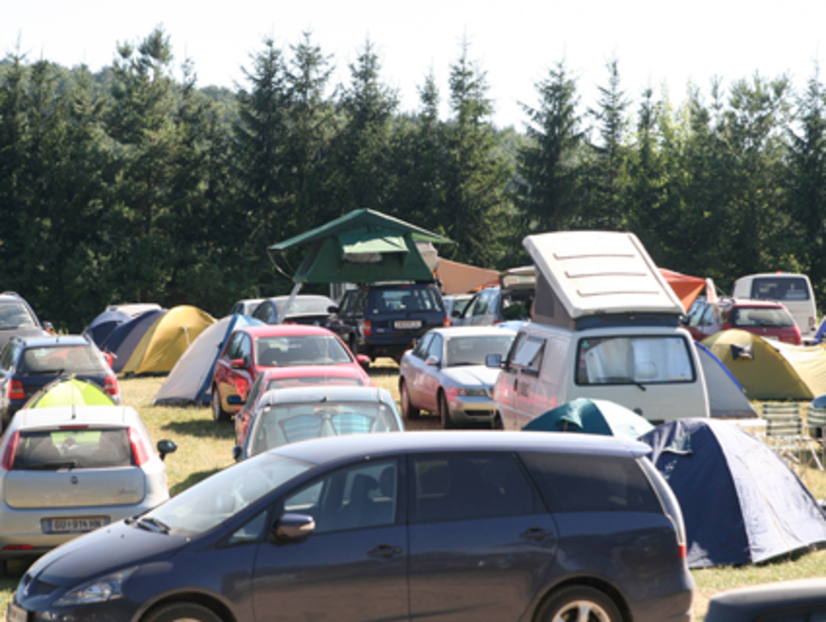 So wurde beim Lovely Days 2010 in Wiesen das noch am Vormittag auf der Wiesen-Homepage veröffentlichte Line Up spontan umgedreht. Manfred Mann's Earthband, ursprünglich für 19 Uhr angesetzt, war plötzlich "Headliner", also am Schluss dran. Dafür rutschten die Restbestände der "Doors" in den Vorabend.