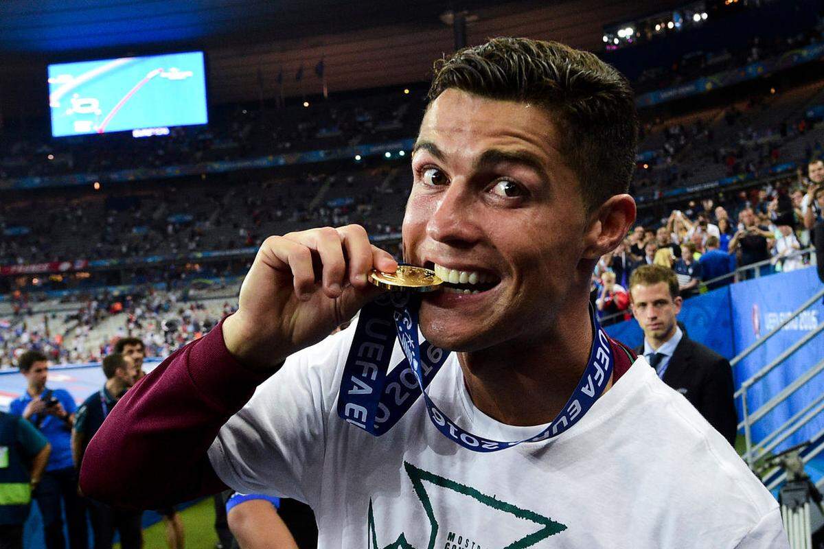 Bestbezahlter Sportler ist der frischgebackene Fußball-Europameister Cristiano Ronaldo mit 88 Millionen Dollar, was den vierten Platz in der Liste bedeutet.