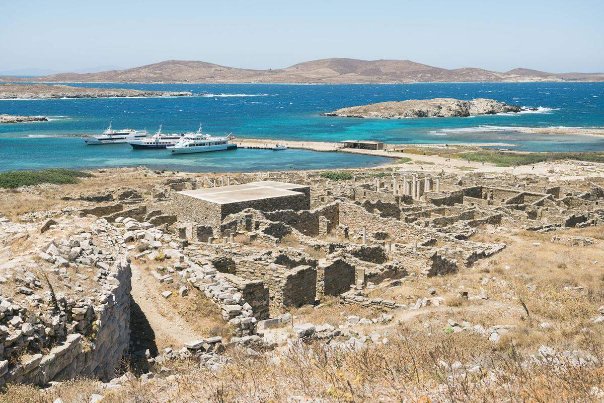 Weg von den Schnäppchen zu den hochpreisigen Angeboten. Da hat die griechische Insel Mykonos ganz weit die Nase vorn. Eine Woche mit Mietwagen beläuft sich auf durchschnittlich 6743,80 Euro.