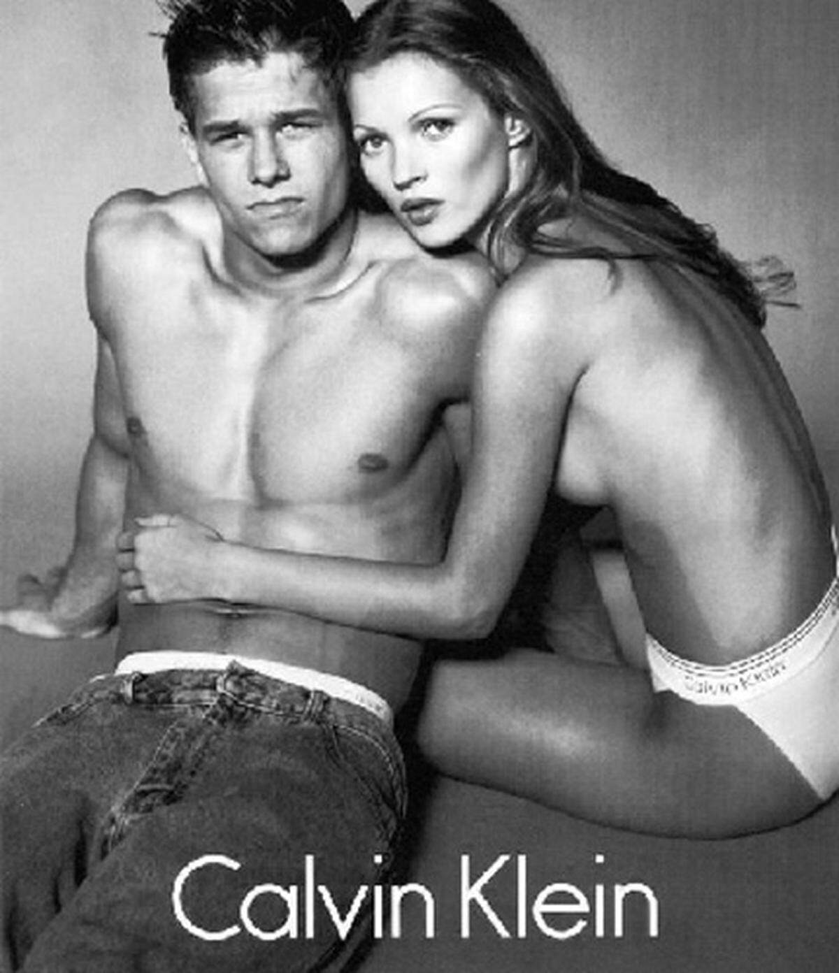 Mit 19 Jahren wurde sie zum Testimonial für Calvin Klein und stand etwa mit Mark Wahlberg, der vor seiner Schauspielkarriere modelte, vor der Kamera.
