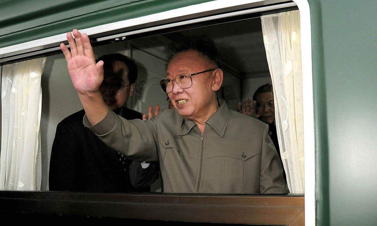Ein Archivbild von Kim Jong-il aus dem Jahr 2010. Ein Jahr später soll er dann in einem der Züge verstorben sein. 