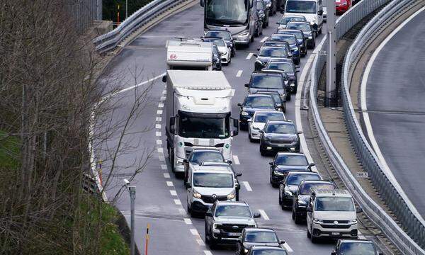 Auch am Karfreitag dürfte sich die Situation auf der Tauernautobahn nicht entspannen. (Symbolbild.