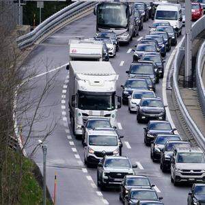 Auch am Karfreitag dürfte sich die Situation auf der Tauernautobahn nicht entspannen. (Symbolbild.