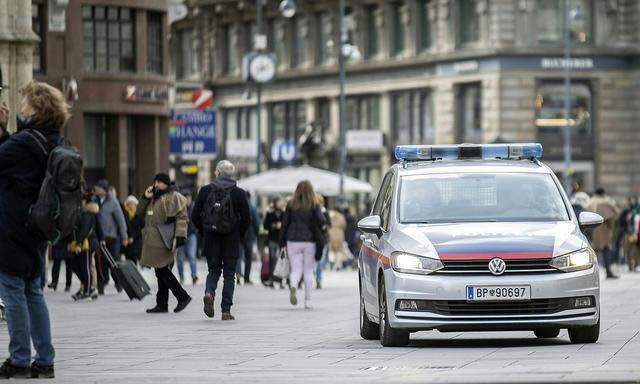 Polizeiwagen vor dem Stephansdom