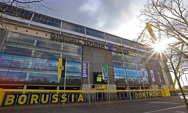 ARCHIVBILD Der Signal Iduna Park, Heimstaette von Borussia Dortmund Angst vor dem Coronavirus, fuer Fans bei dem Spiel a