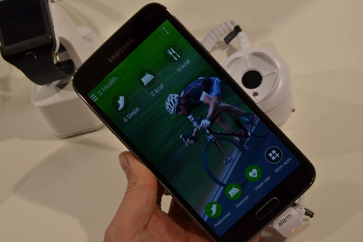 Samsung hat eine eigene Fitness-App entwickelt, die sich angenehm aufgeräumt präsentiert.