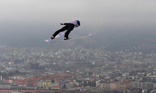 Im Anflug auf Innsbruck: Der Pole Kamil Stoch landet den zweiten Bergisel-Sieg nach 2018.