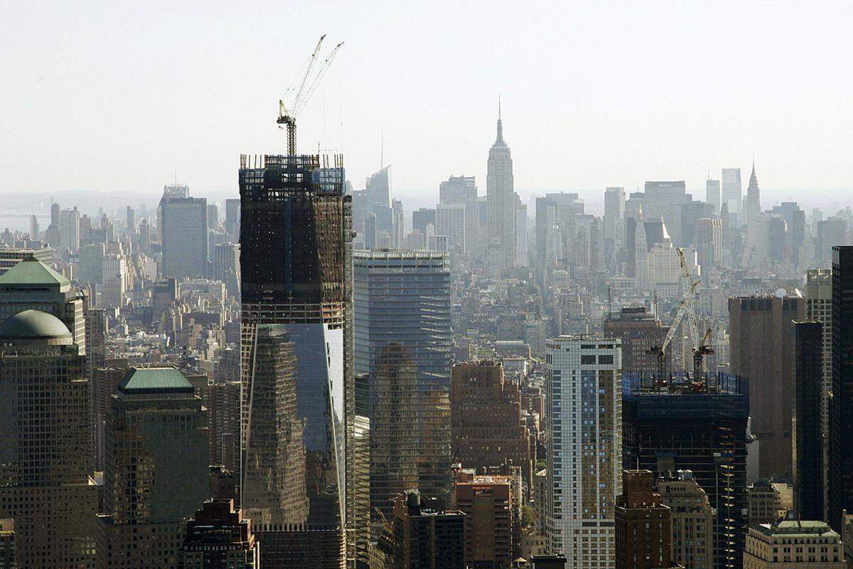 78 Stockwerke ragte der Wolkenkratzer mit Stand Ende Juli 2011 bereits in die Höhe, 104 Stockwerke sollen es insgesamt werden. Die Bauarbeiten am One World Trade Center in New York schreiten voran. Bis zu 3000 Menschen bauen am neuen Wahrzeichen von Manhattan.