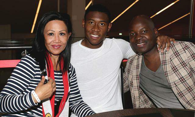 David Alaba 2013 mit seinen Eltern Gina und George