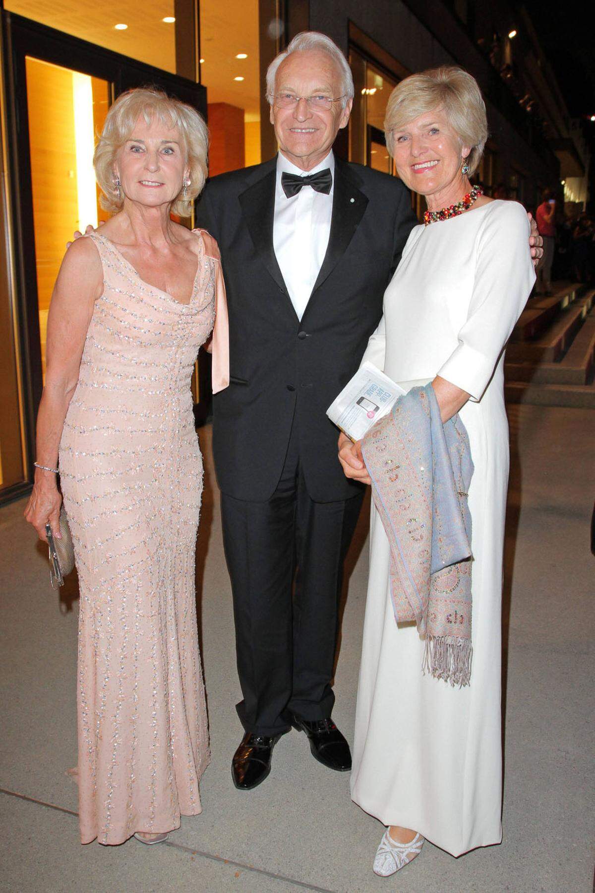 Friede Springer, Edmund Stoiber mit Ehefrau Karin bei der Oper "Lucio Silla" im Haus für Mozart im Rahmen der Salzburger Festspiele.