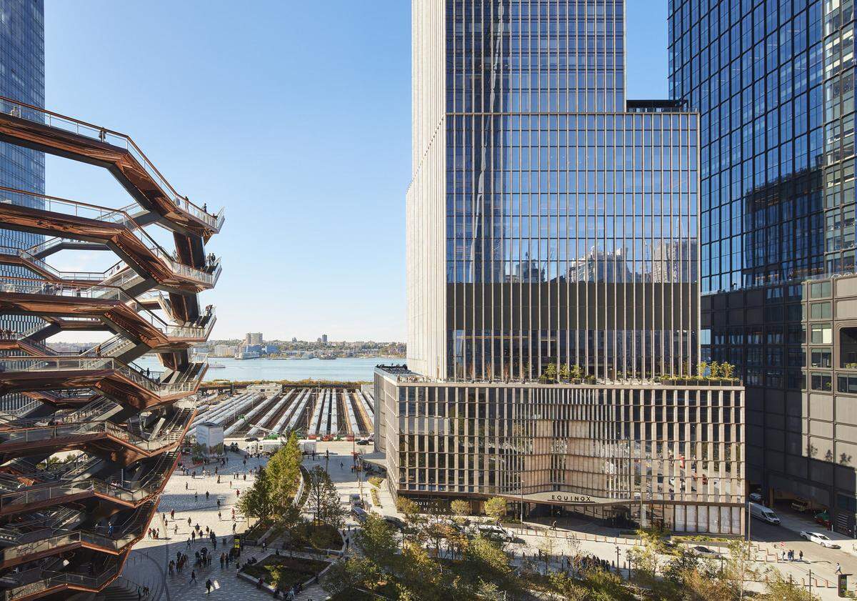 35 Hudson Yards ist das höchste Wohngebäude des HudsonYards-Projekts und umfasst 143 Wohnungen und ein Luxushotel, das sich über 11 Stockwerke erstreckt. 