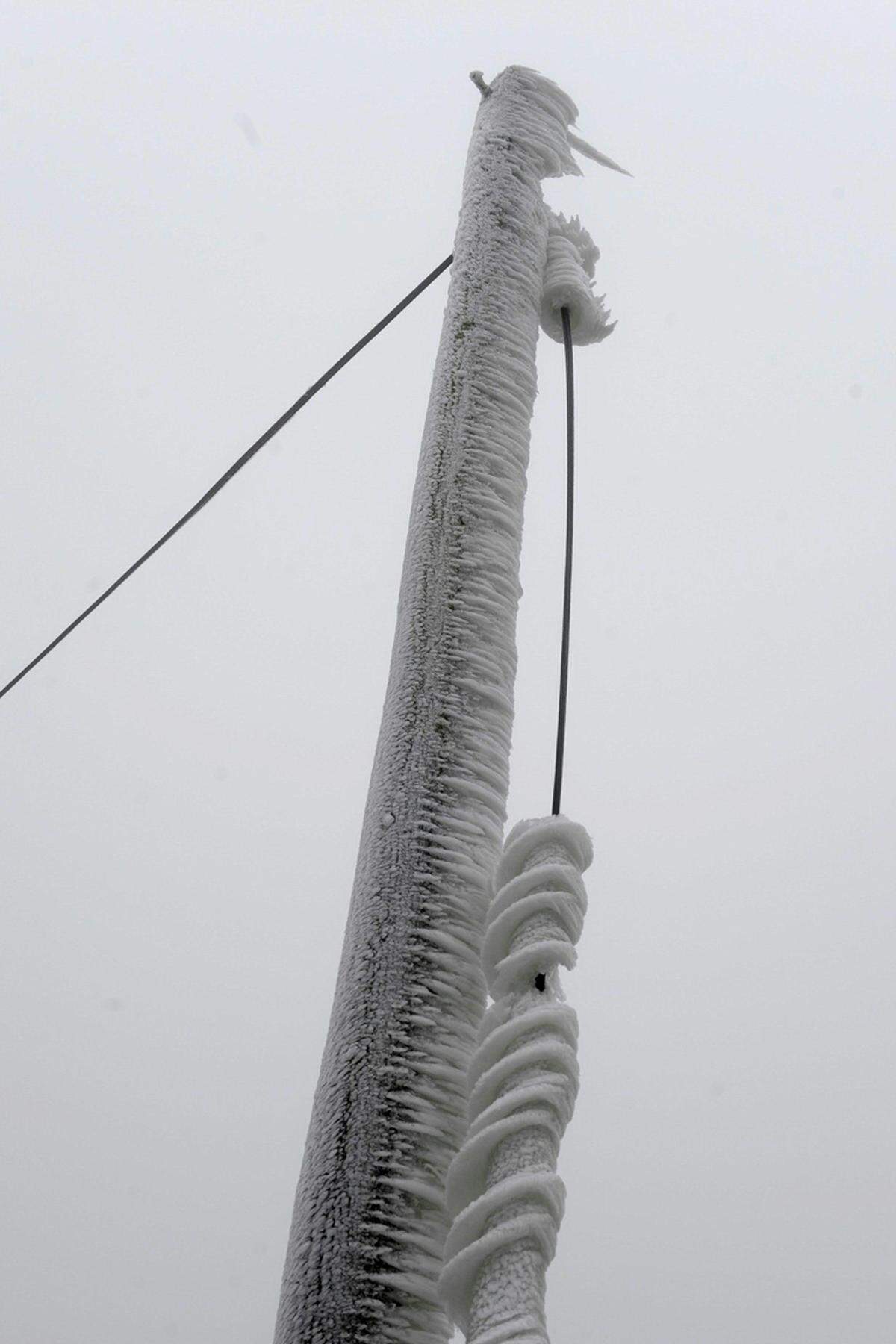 Ein Strommast am Mittwoch bei Ottenschlag.