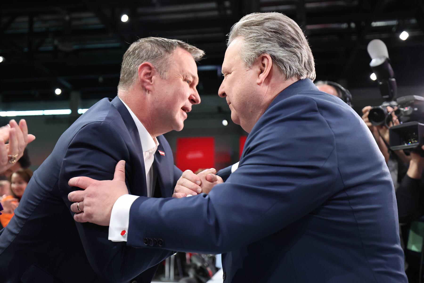 Wiener SPÖ-Landesparteitag: Babler lobt „Musterstadt Wien“, Ludwig steht kurz vor Wiederwahl