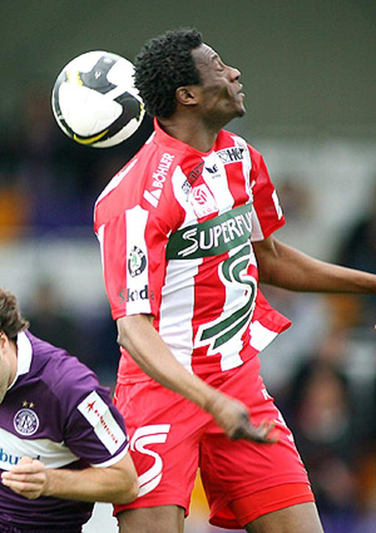 Seit 2004 wechselt der 42-fache Nationalspieler Togos jährlich den Verein, im Sommer 2009 fand sich aber trotz langer Suche kein neuer Arbeitgeber für den 29-Jährigen, den Kapfenberg nicht mehr wollte.