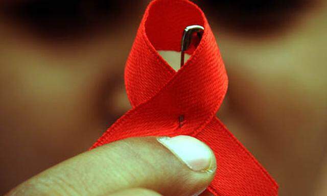 Archivbild: Der ''Red Ribbon'', das Symbol des Kampfes gegen Aids.