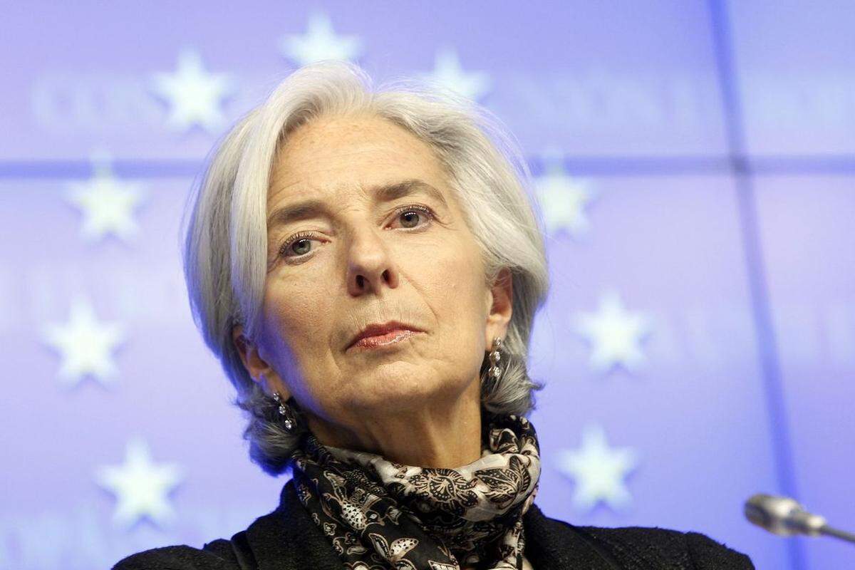 In Brüssel sei ein "vollständiger und glaubhafter Plan" beschlossen worden, um die wirtschaftlichen Probleme Zyperns anzugehen, erklärte IWF-Chefin Christine Lagarde. Der Rettungsplan beinhalte eine "klare Strategie" zur Bewältigung des Schuldenproblems, ohne dem zyprischen Steuerzahler eine "übermäßige Last" aufzubürden.