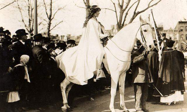 Sie wusste genau, was sie wollte: Anwältin Inez Milholland bei der Suffragettenparade 1913. 