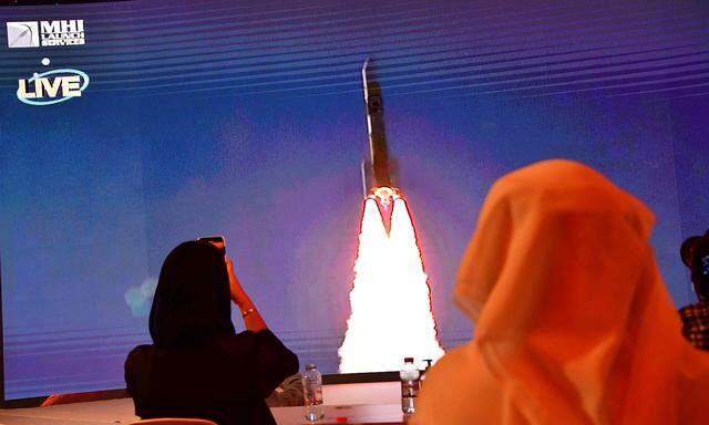 Start der ersten arabischen Raumsonde.