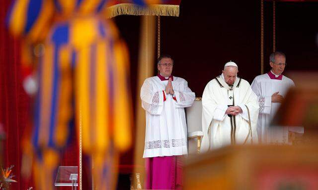 Papst Franziskus spendet den Segen "Urbi et Orbi"