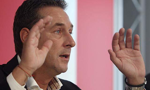 FPÖ-Chef Strache fordert im Fall Kampusch die Wiederaufnahme der Ermittlungen.