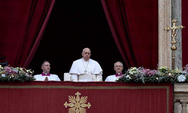 Papst Franziskus spricht am 25. Dezember den Segen „Urbi et Orbi“.