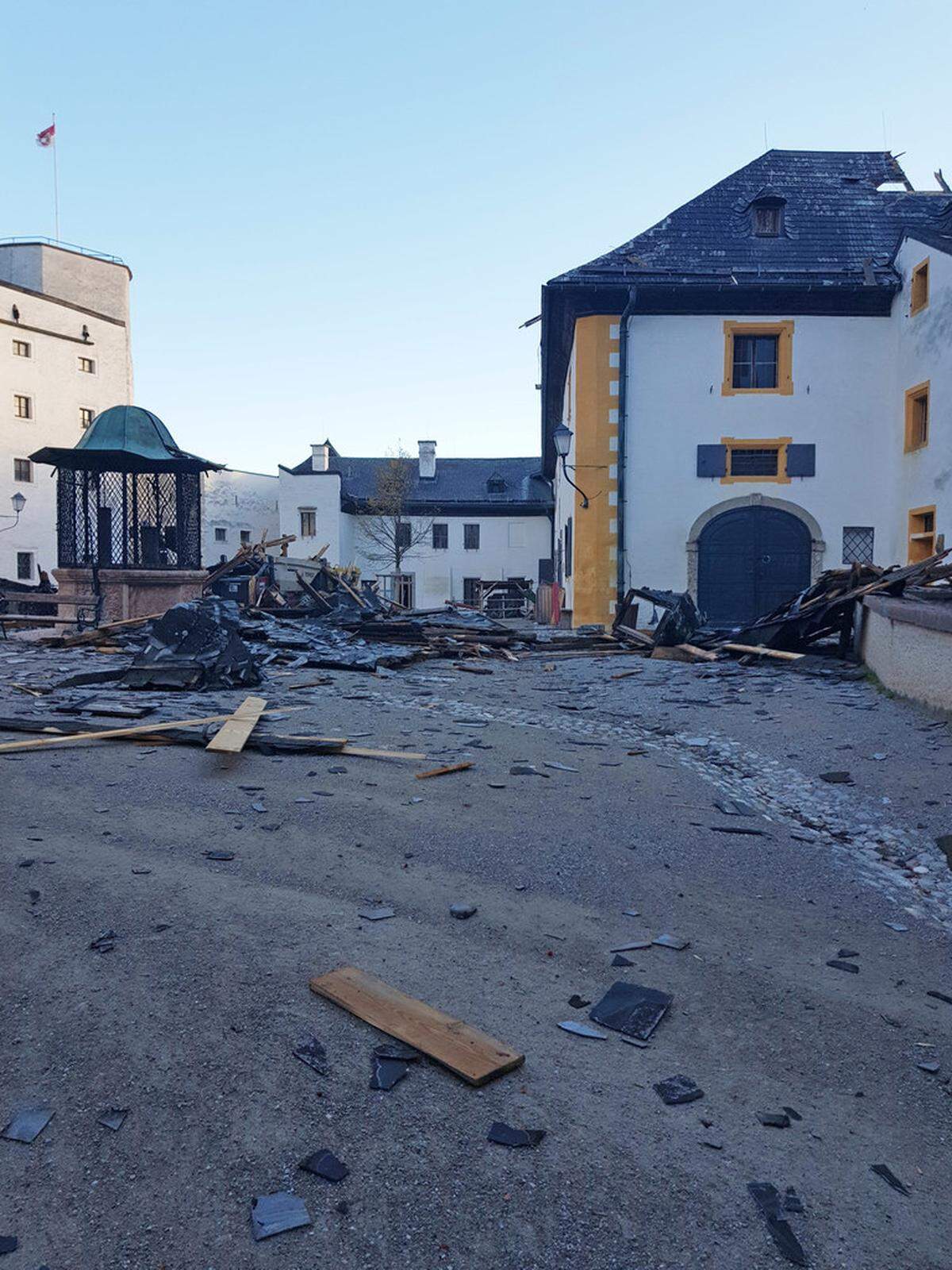 Das Areal wurde großräumig abgesperrt, ebenso wie den Kapuzinerberg und den Mönchsberg, die Friedhöfe, Parks und städtischen Wälder. Im ganzen Stadtgebiet stürzten Bäume und Kamine um oder drohten umzustürzen, Blechdächer wurden abgetragen. Auch der Chiemseehof, der Sitz der Salzburger Landesregierung, war betroffen.