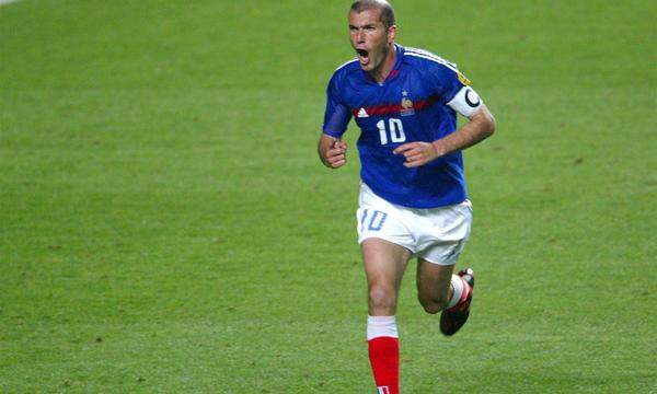 2004 sah England nach dem Führungstor von Frank Lampard im Vorrundenspiel lang wie der sichere Sieger aus. Doch dann kam Zidane.