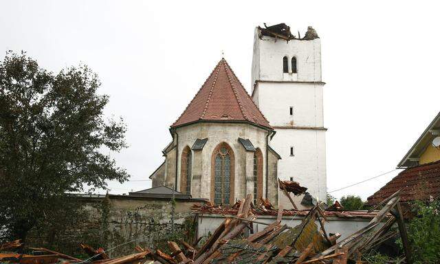 Heftige Unwetter haben die Kirche in St. Marxen, Gemeinde Ebendorf, schwer beschädigt. 