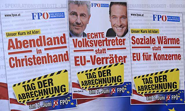 Links: Das umstrittene FPÖ-Plakate