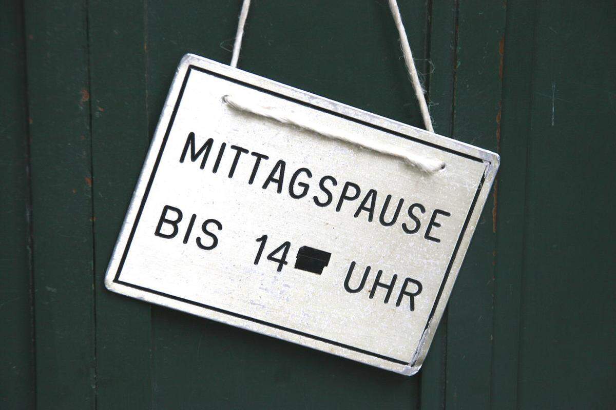 Da ist Christian Kern über seinen Schatten gesprungen: Der Vorschlag flexiblerer Arbeitszeiten von bis zu zwölf Stunden am Tag entspricht einer langjährigen ÖVP-Forderung. Kern fordert im Gegenzug auch nicht, wie die Gewerkschaft, eine sechste Urlaubswoche – wohl aber eine Flexibilisierung, von der auch die Arbeitnehmer profitieren, nämlich das Recht auf Teilzeit in größeren Betrieben. Um das umzusetzen, müsste auch die ÖVP noch über ihren Schatten springen.