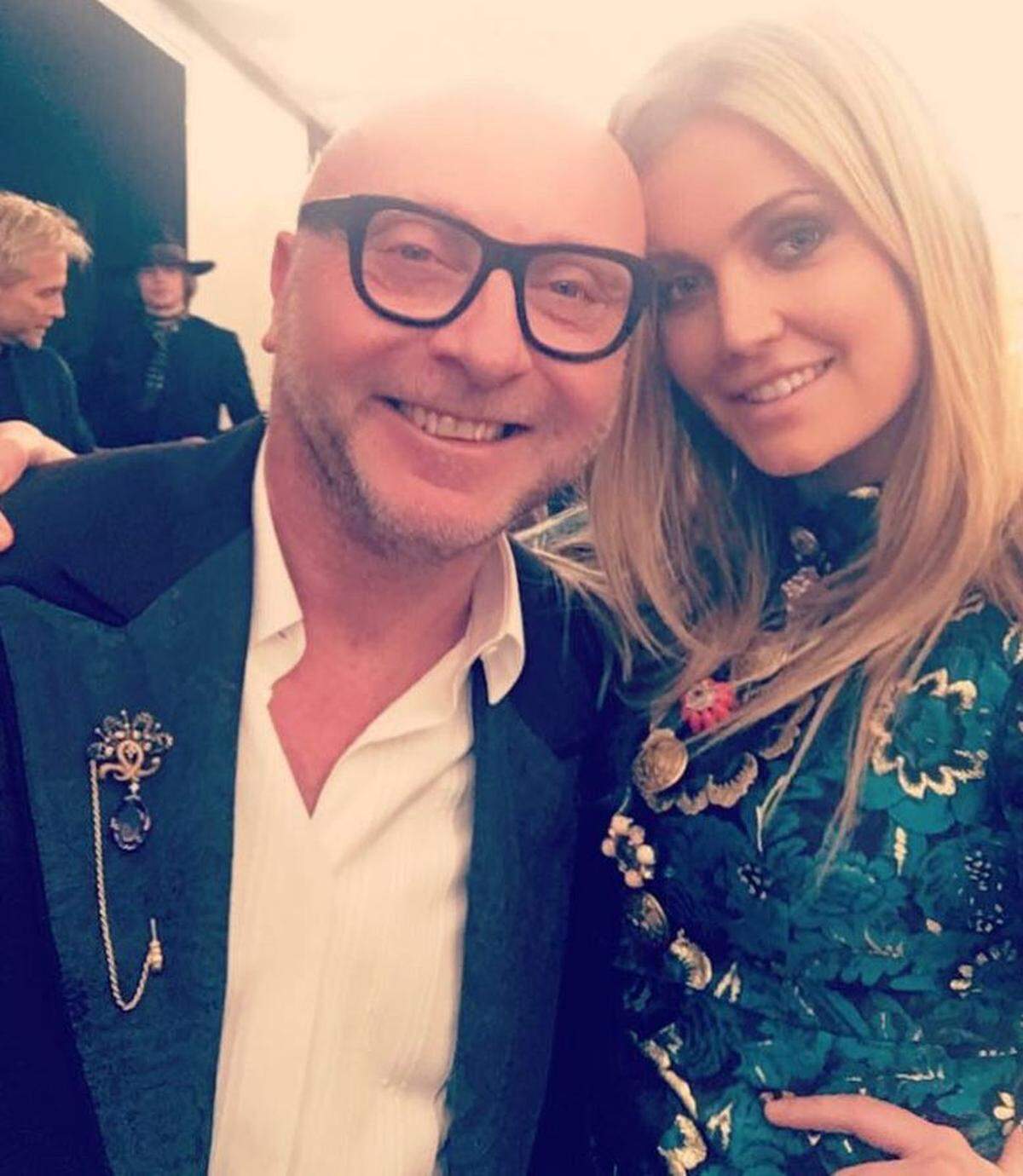 Auf ihrem Instagram-Profil zeigt sich Lady Kitty auch am liebsten an der Seite von Größen der Fashion-Welt - wie hier mit Domenico Dolce.
