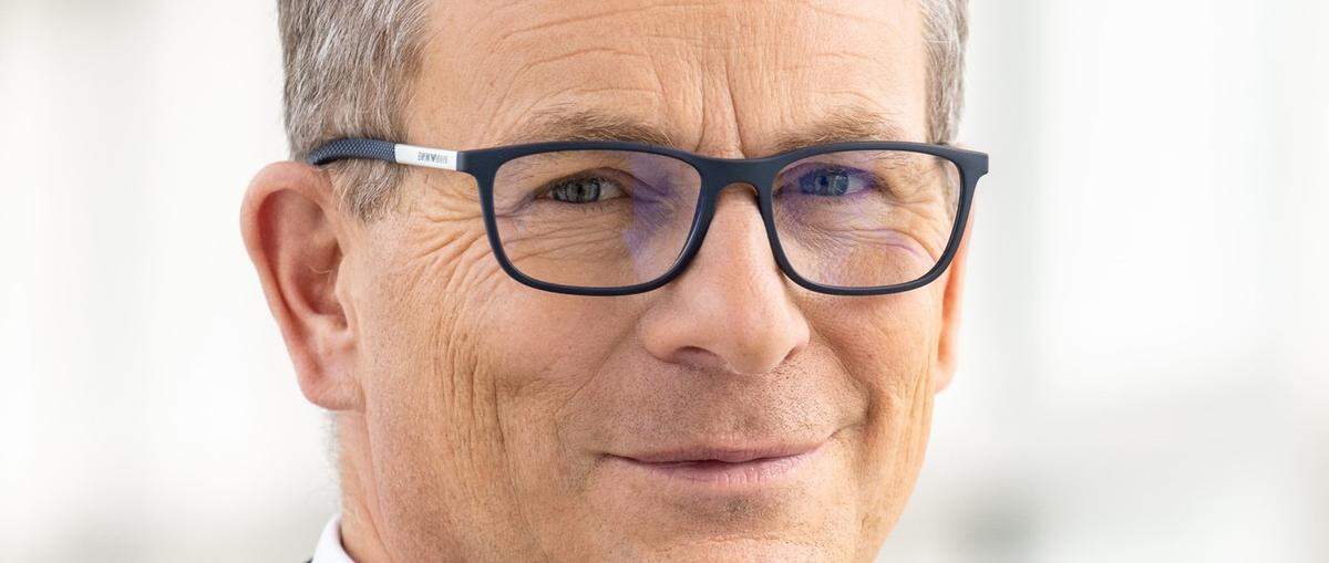 Neuer Siemens-Finanzvorstand und damit verantwortlich für Österreich und 25 weitere Länder, wird der 58-jährige Bernd Ulbricht, der zuletzt für den deutschen Standort tätig war.