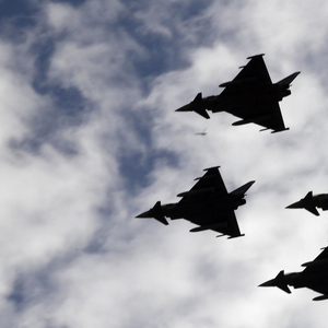 Seit 2007 überwachen die Eurofighter den heimischen Luftraum. Minister Doskozil wollte diese Ära beenden und neue Flugzeuge anschaffen. Schwarz-Blau will eine internationale Expertenkommission einsetzen, die klären soll, wie es weiter geht.